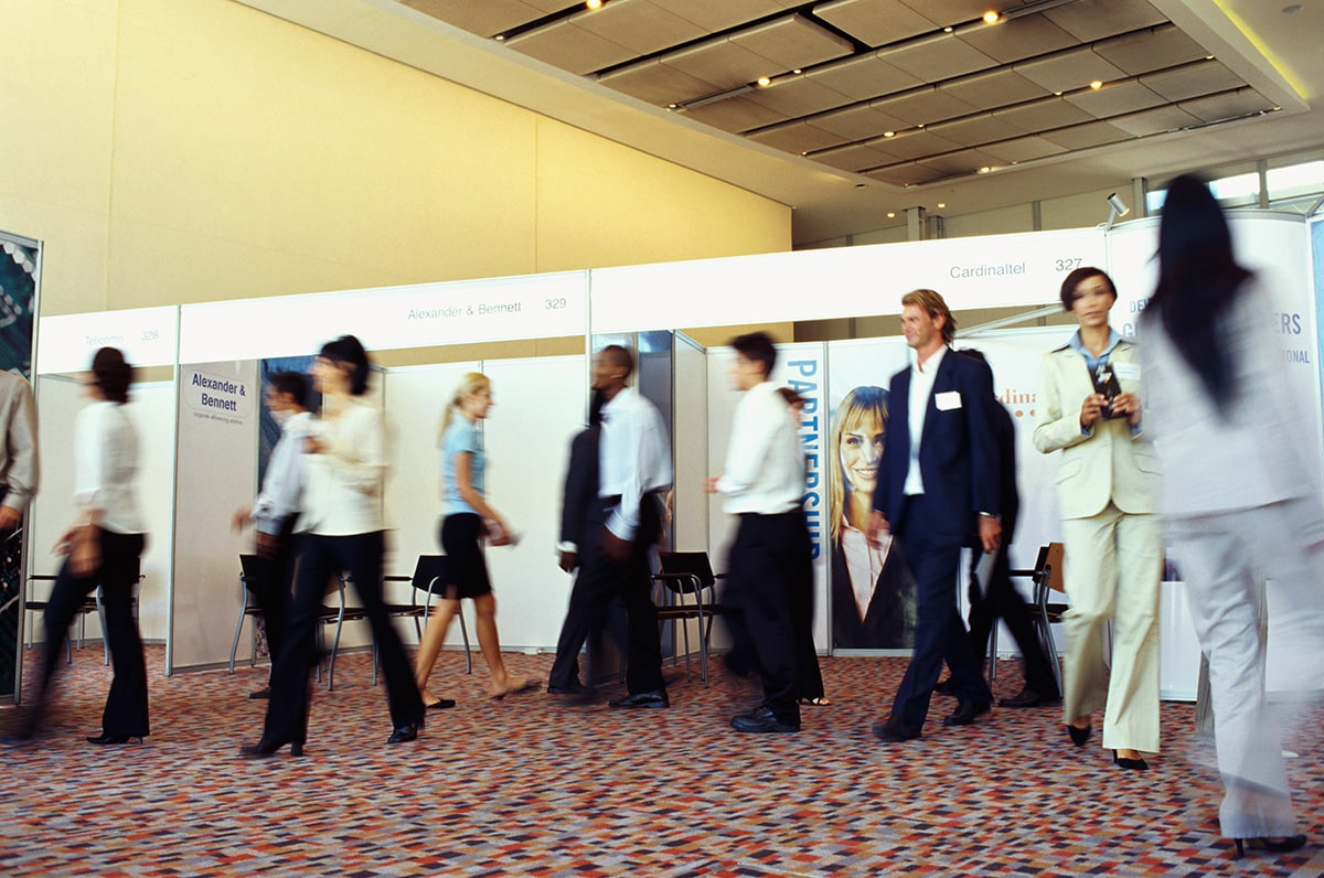 Trade Shows are Back! Five Exhibit Trends and Smart Tips to Ensure Your Company’s Success